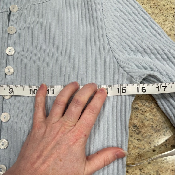 Carly Jean Los Angeles Light Blue Ribbed Button-Up Top Size Large - Picture 9 of 12